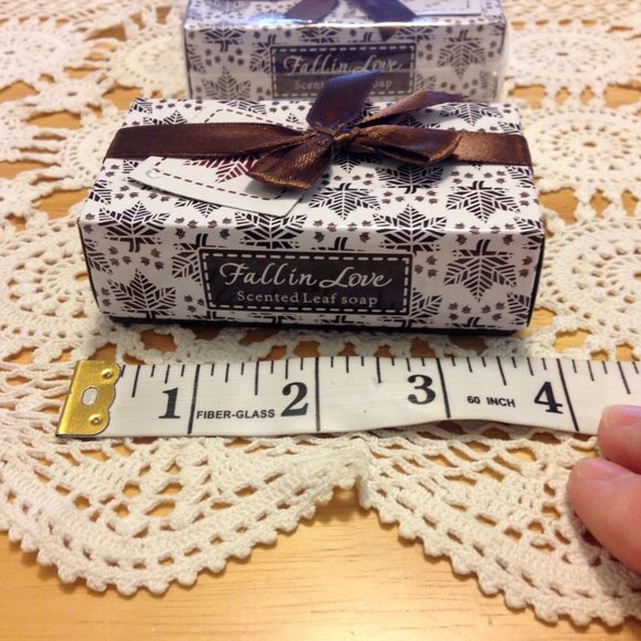 Designer Soap, small maple leaf shape - Picture 2 of 3